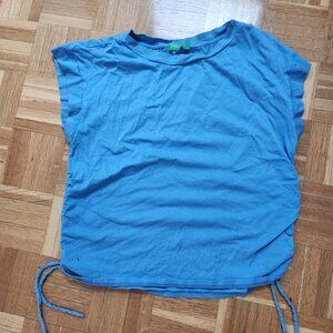 United colora of Bennetton blue tshirt with side detail